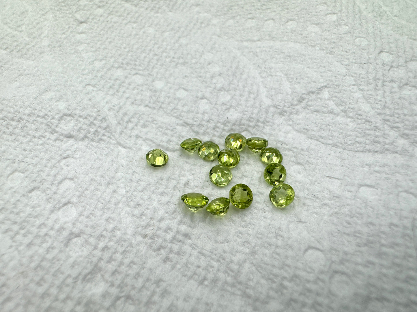 1 Round Cut Peridot Gemstone