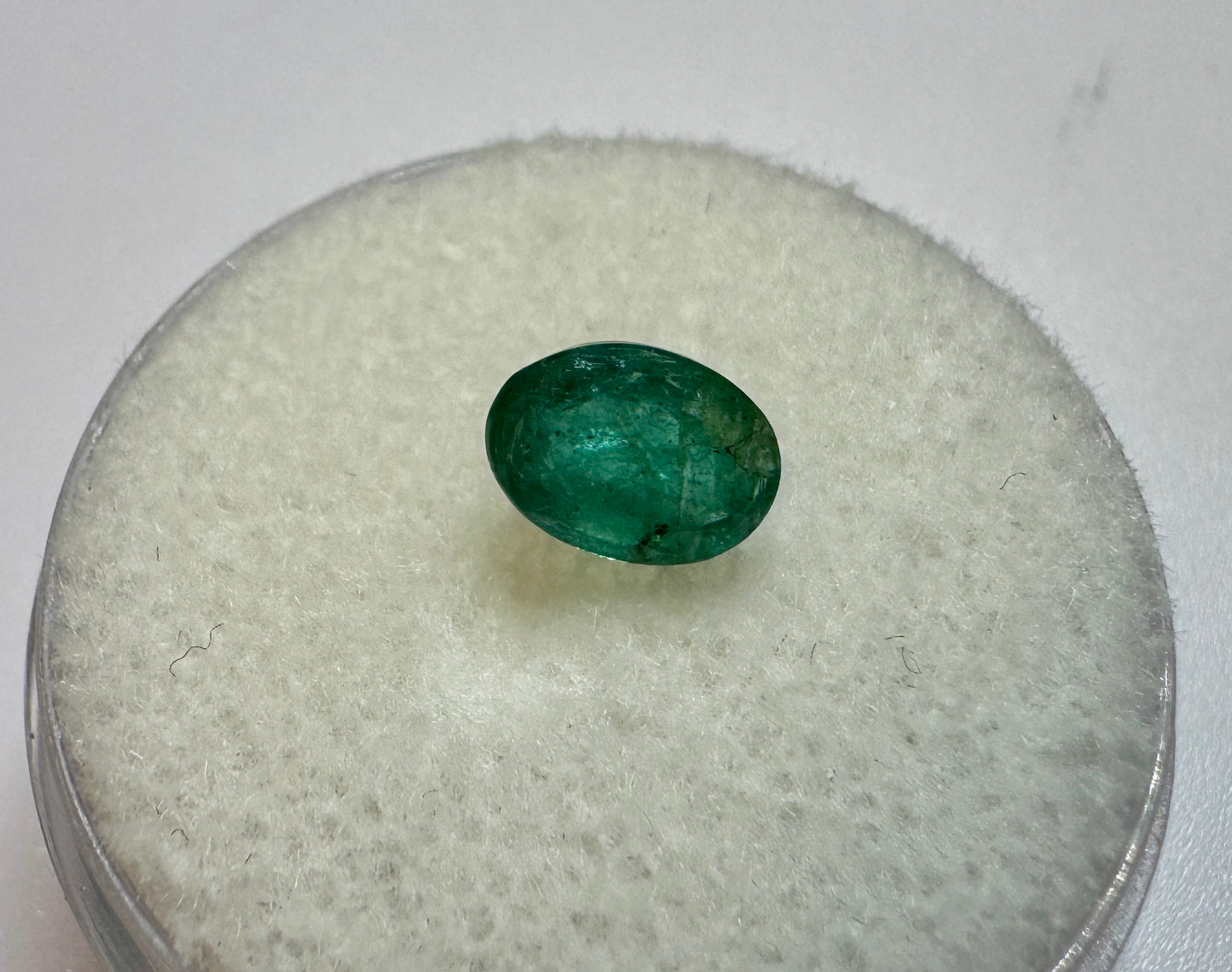 Beautiful Oval Cut Emerald Gemstone (7x5mm, 0.80cts)
