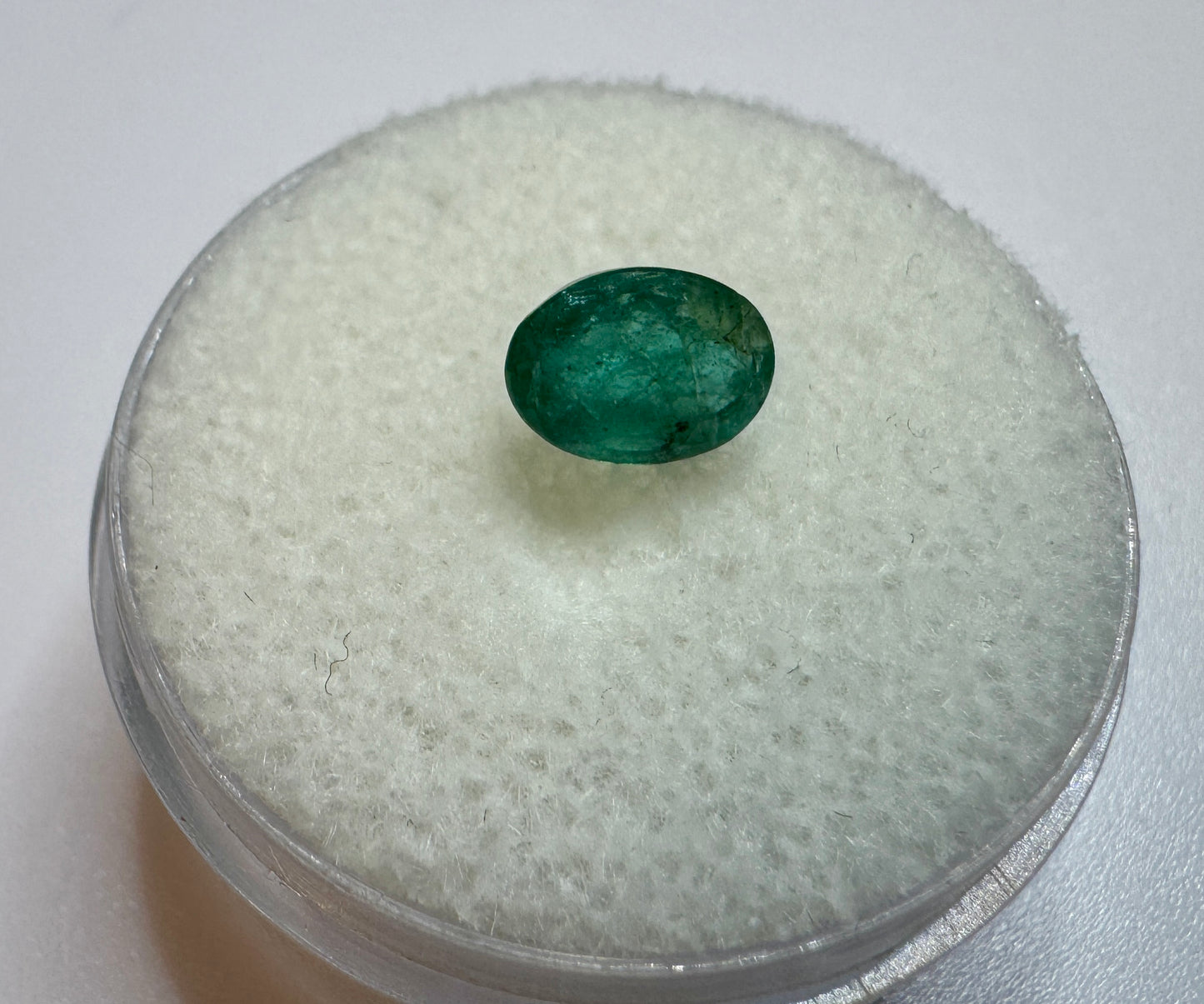 Beautiful Oval Cut Emerald Gemstone (7x5mm, 0.80cts)