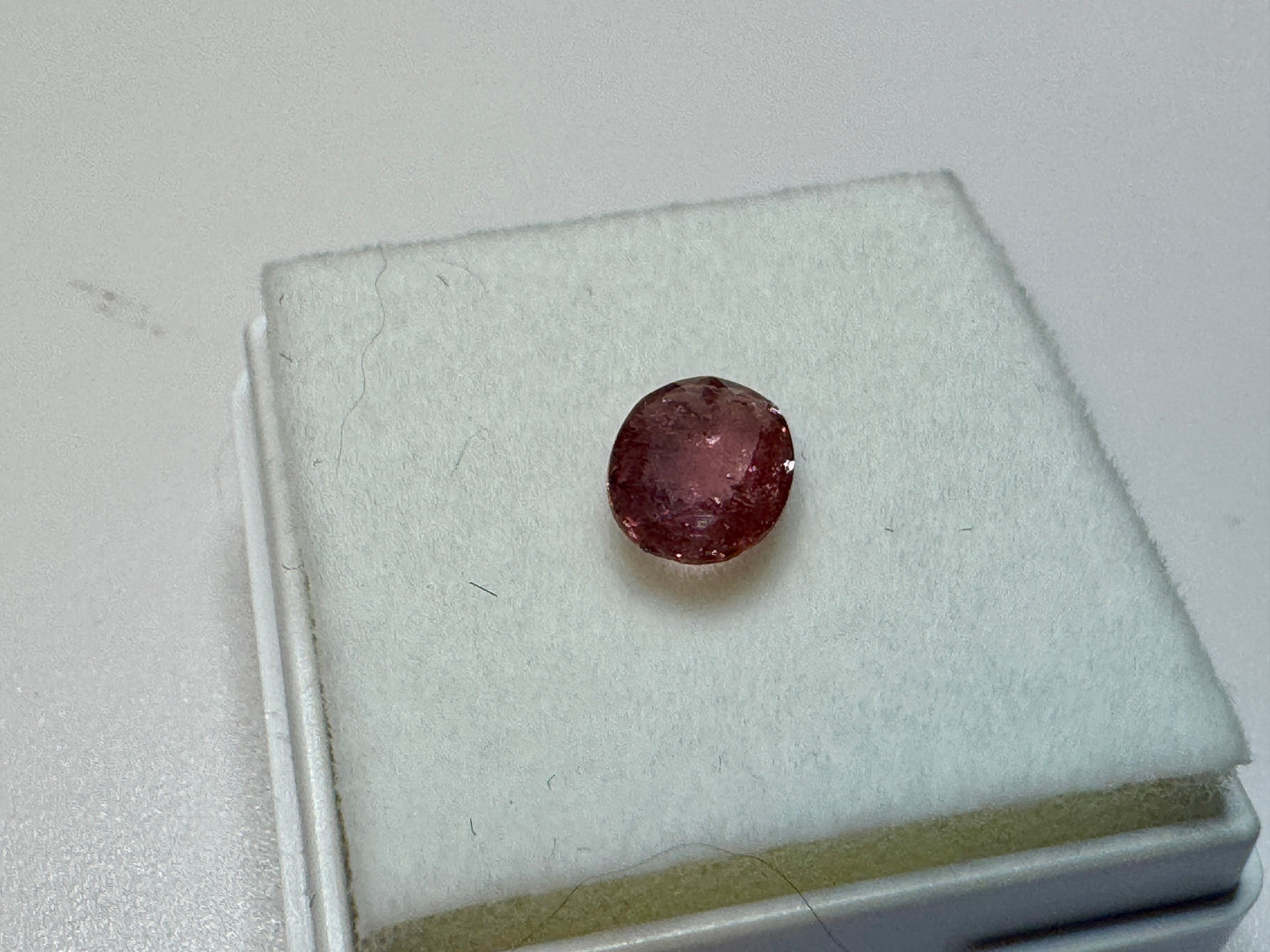 Shiny Oval Pink Spinel (8 x 6mm, 0.80 carats)