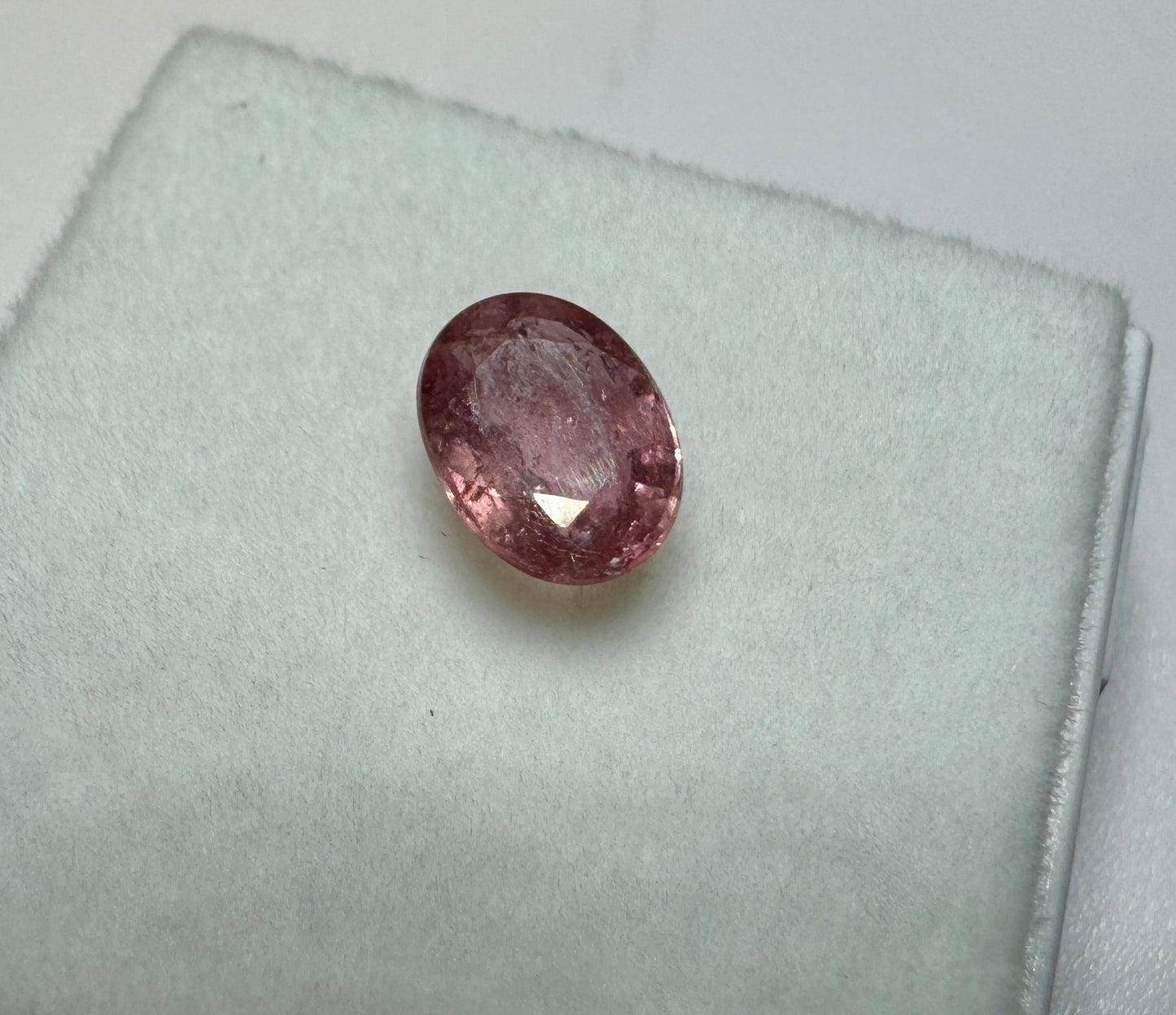 Shiny Oval Pink Spinel (AA+, 8 x 6mm, 1.05 carats)