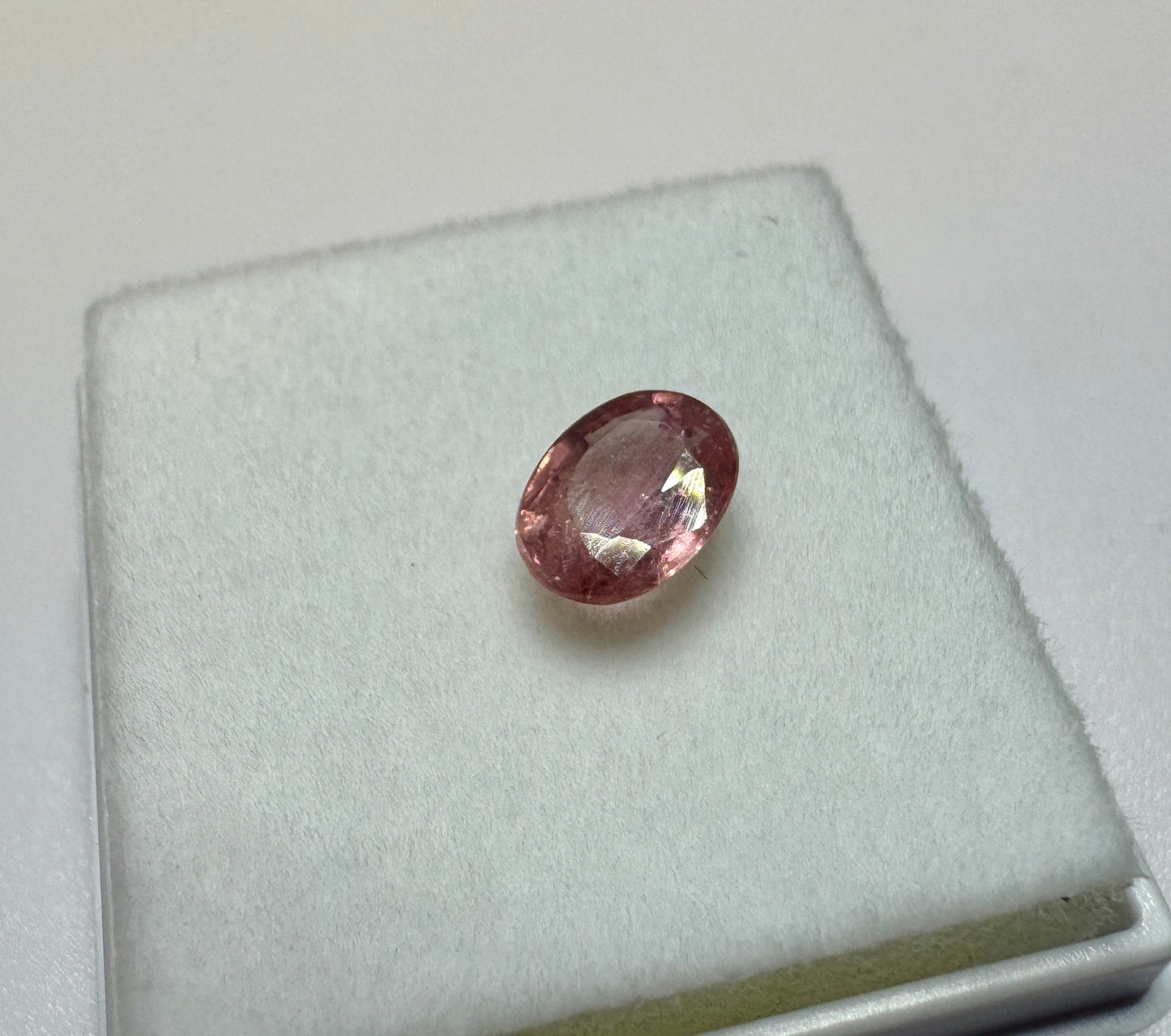 Shiny Oval Pink Spinel (AA+, 8 x 6mm, 1.05 carats)