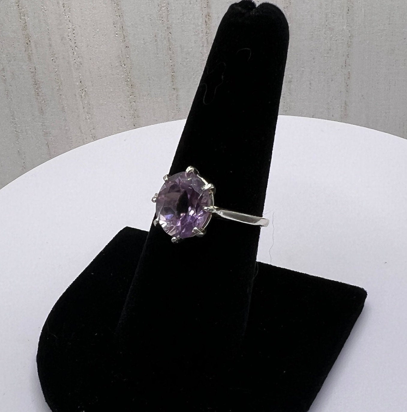 Stunning Lavender Purple Oval Amethyst Ring (Size 7.5)