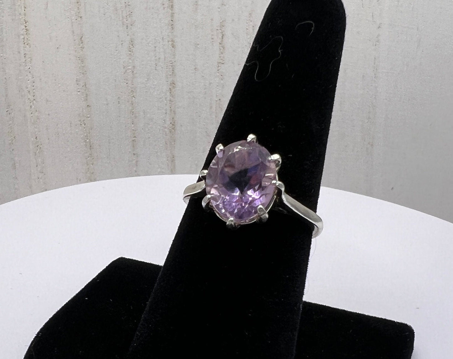 Stunning Lavender Purple Oval Amethyst Ring (Size 7.5)