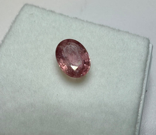 Shiny Oval Pink Spinel (AA+, 8 x 6mm, 1.05 carats)