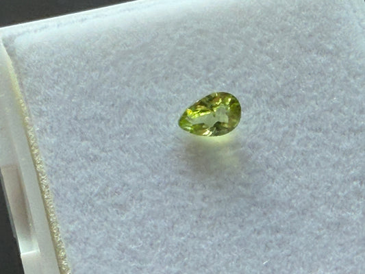1 Pear Cut Peridot Gemstone (4x6mm)