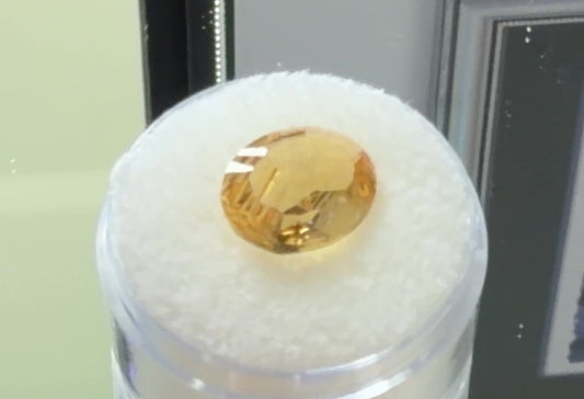 Beautiful Oval Citrine Gemstone  (4.4 carats, 13x11mm)