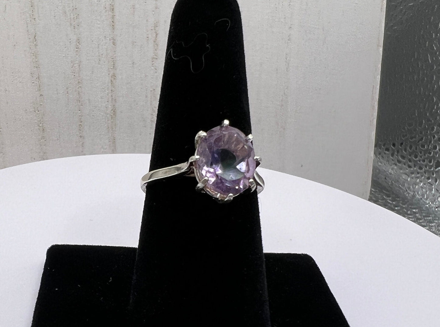 Stunning Lavender Purple Oval Amethyst Ring (Size 7.5)